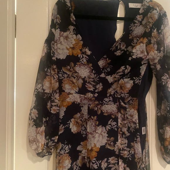 Floral jumpsuit with sheer long sleeves and side tie. Never been worn. - Picture 6 of 6